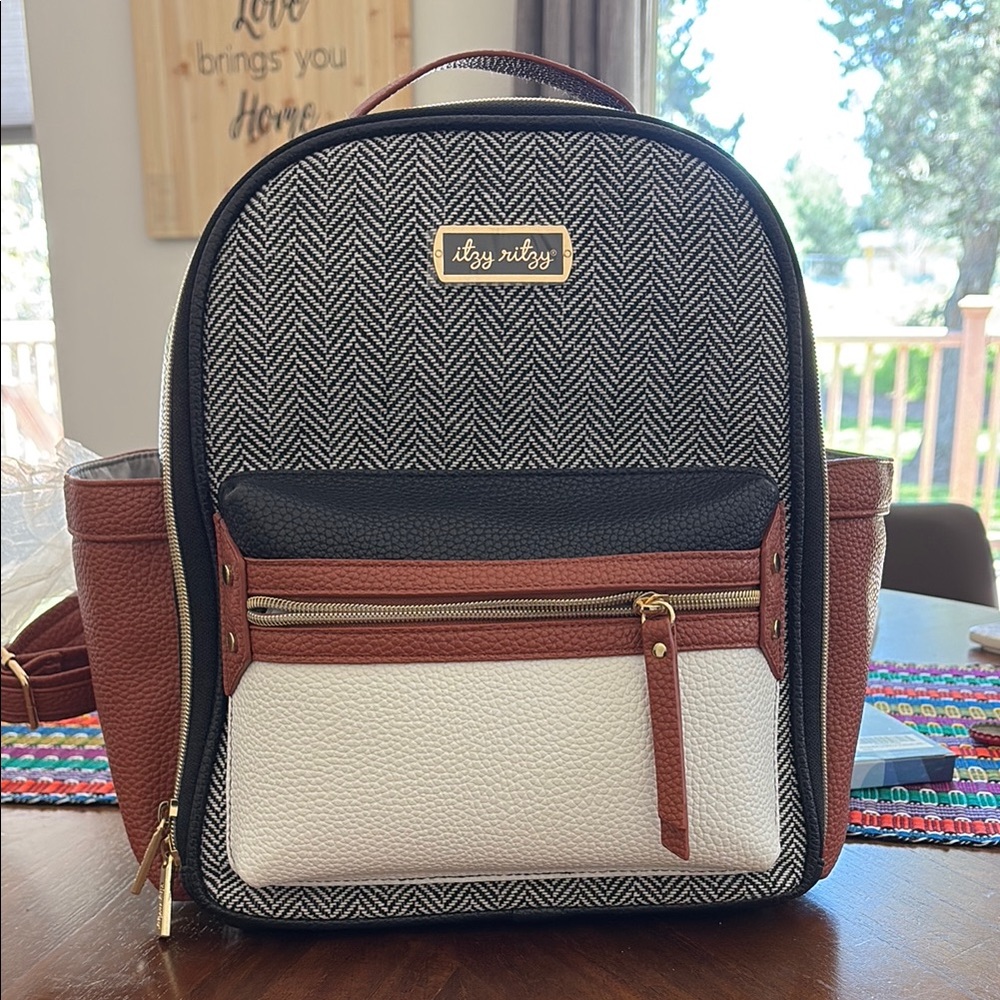 NWOT - Itzy Ritzy Mini Diaper Backpack - Coffee & Cream